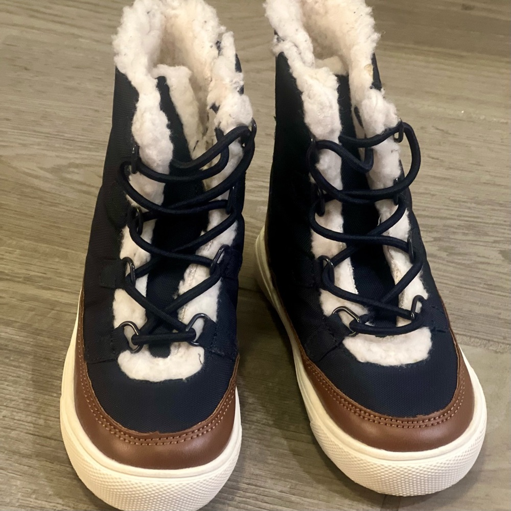 Toddler boots size 8 old navy